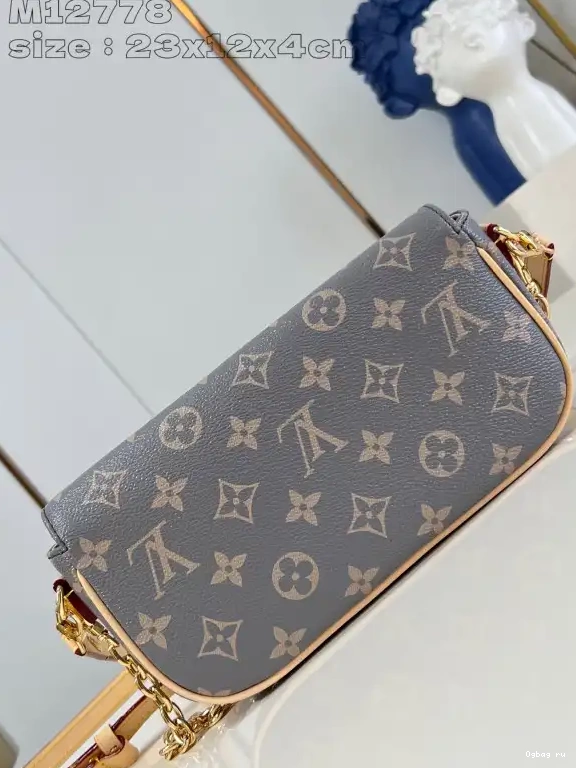 VUITTON LOUIS on Wallet Ivy-23.5*12*4.3cm Chain 0614